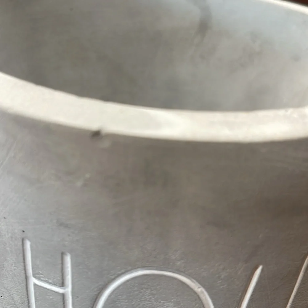 Concrete cutlery cylinder